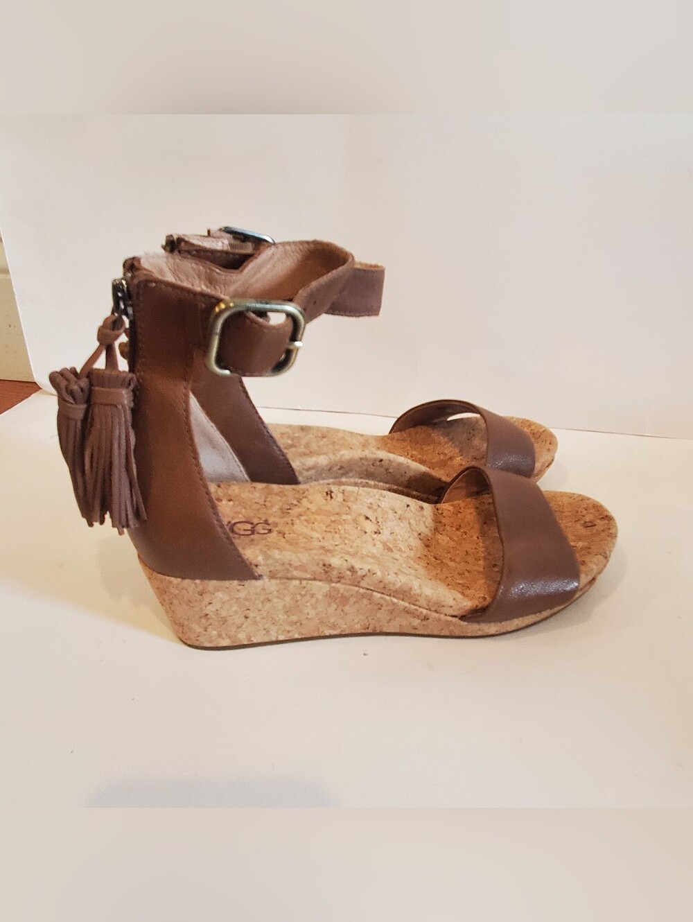 UGG Australia Zoe Chestnut Brown Leather Wedge Cork heel and Tassels Size 6